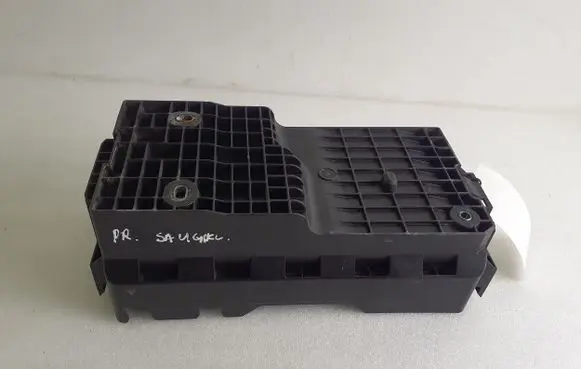 Hummer H3 Fuse box cover 15887759 63511572