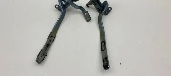 Volkswagen Touareg I Tailgate/trunk/boot hinge 7L6827302C 7L6827301F