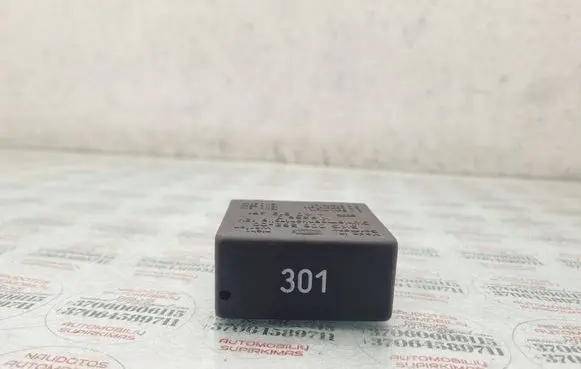 Volkswagen PASSAT B5 Window wiper relay 4A0919471 5KG006568