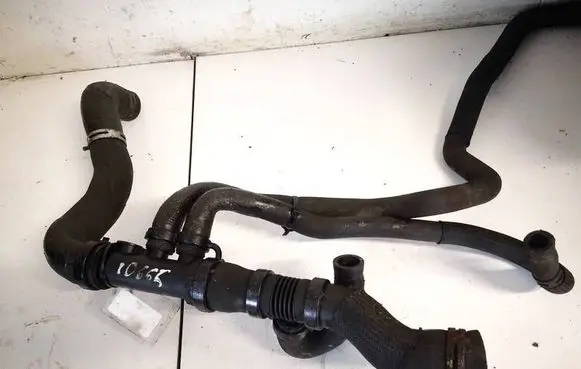 Engine coolant pipe/hose