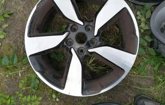 Nissan Qashqai R18 alloy rim 