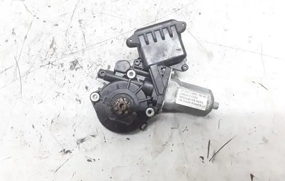 Toyota Corolla Verso AR10 Front door window regulator motor 698200F010