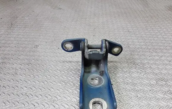 Chevrolet Cruze Front door lower hinge 