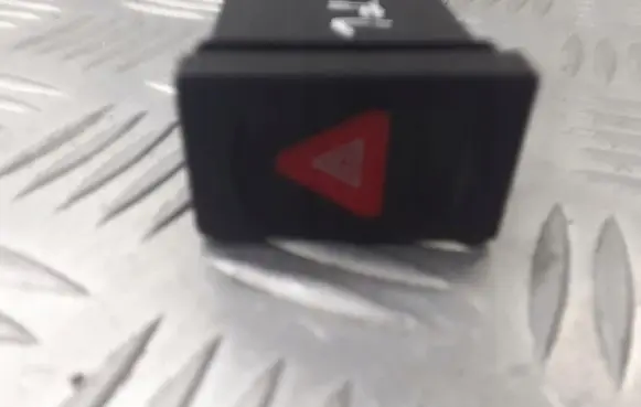 Volkswagen PASSAT B5 Hazard warning light relay 3B0953235D