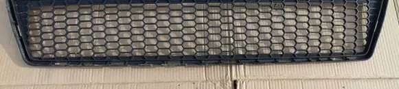 Toyota Verso Front bumper lower grill 8115274