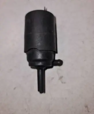Volkswagen PASSAT B3 Windscreen/windshield washer pump 171955651