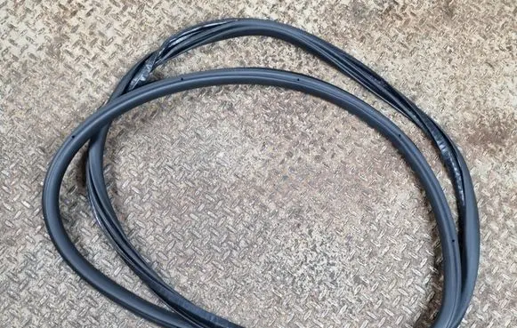 Opel Grandland X Front door rubber seal 9811537480