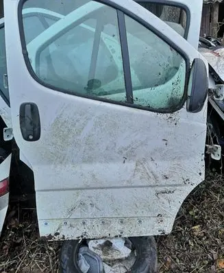 Nissan Primastar Front door window glass four-door