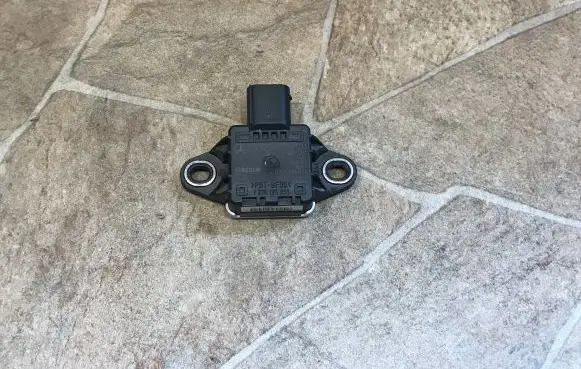 Mercedes-Benz E W212 Acceleration sensor A0009059101
