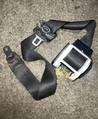 Front seatbelt buckle