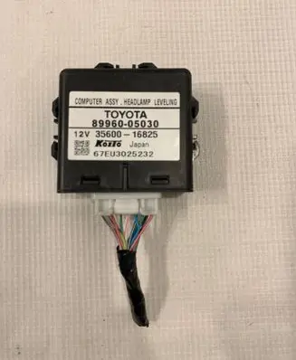 Toyota Avensis T250 Light module LCM 8996005030 3560016825 67EU3025232