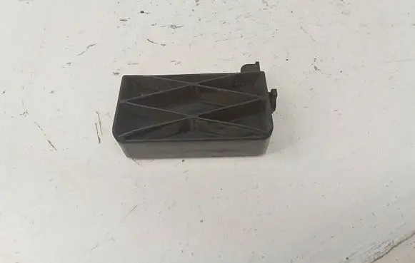 Radiator mount bracket