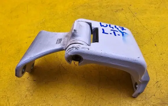 Mercedes-Benz Vito Viano W447 Tailgate/trunk/boot hinge A4477407600