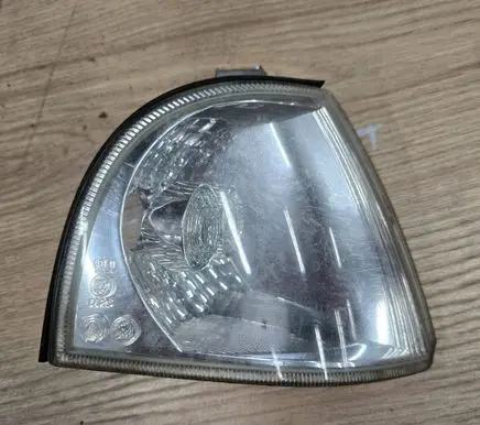 Skoda Octavia Mk1 (1U) Front indicator light YU3X13368AB YU3X13K384AB