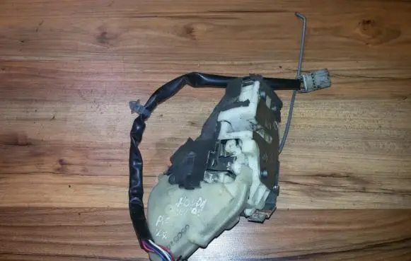 Honda CR-V Front door lock 050516