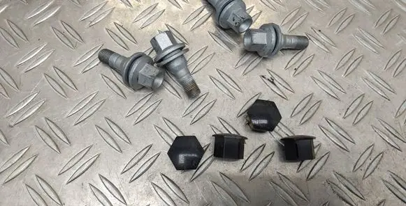 Citroen C4 III e-C4 Nuts/bolts 