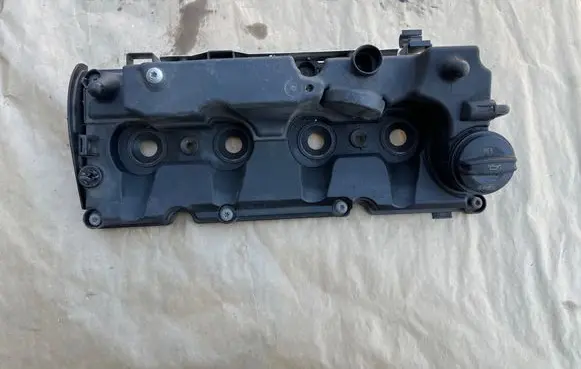 Volkswagen Tiguan Rocker cam cover 03L103469