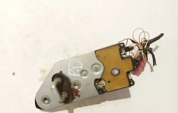 Peugeot 1007 Front door lock