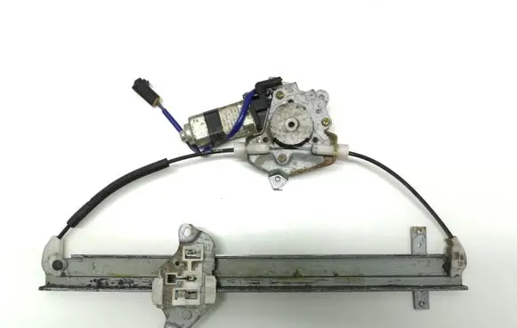 Nissan Navara D22 Front door window regulator motor 807302S410 00307