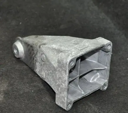 Mercedes-Benz C W204 Engine mounting bracket A2712231804