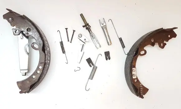Toyota Hilux (AN10, AN20, AN30) Handbrake/parking brake pads 044950K070
