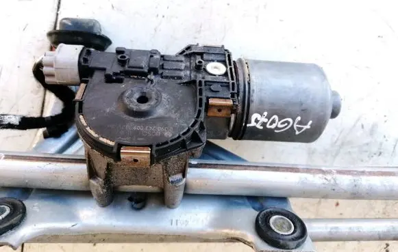 Opel Meriva B Wiper motor 0390243009