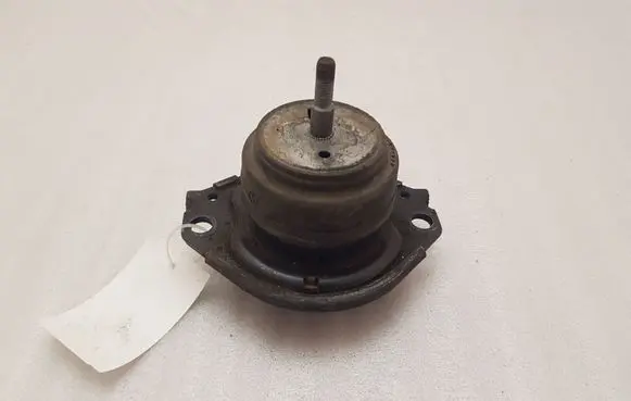 Jeep Grand Cherokee Engine mount bracket