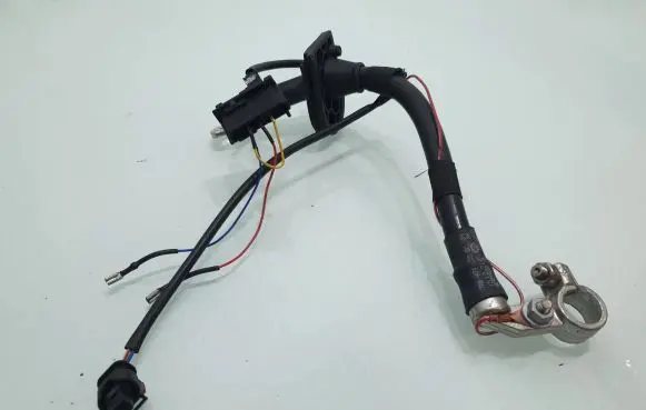 Volkswagen Touareg II Positive cable (battery) 7P0971225B
