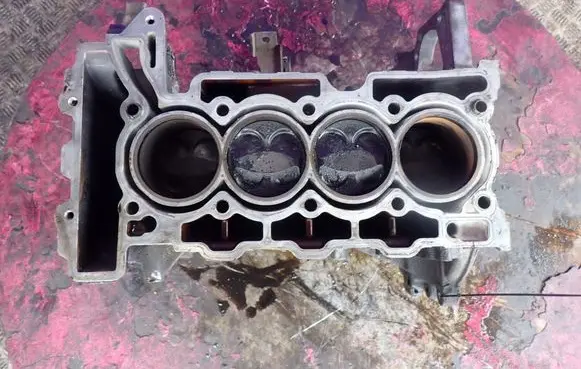Peugeot 207 CC Engine block