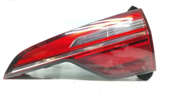 Audi A4 S4 B9 8W Tailgate rear/tail lights 8W9945076AA 81820201