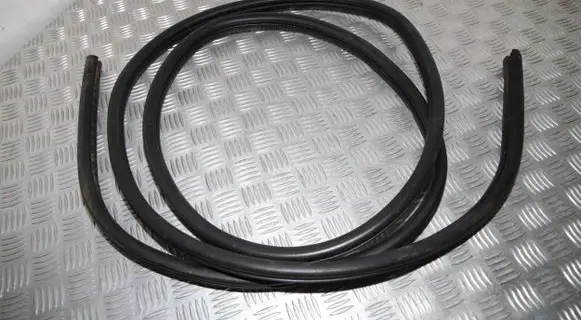 Opel Vivaro Rubber seal front door (on door) 7700313536