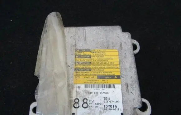 Toyota Avensis T250 Airbag control unit/module 215767106 215767-106