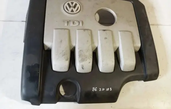 Volkswagen PASSAT B6 Engine cover (trim) 03G103925BP