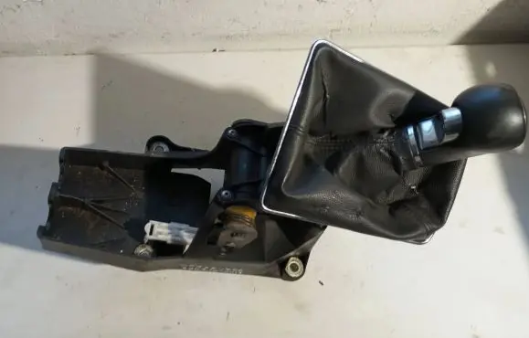 Opel Astra H Gear shifter/selector 055351706 085351706 2207J90614