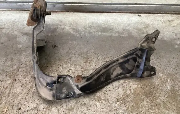Mercedes-Benz C W203 Front bumper mounting bracket