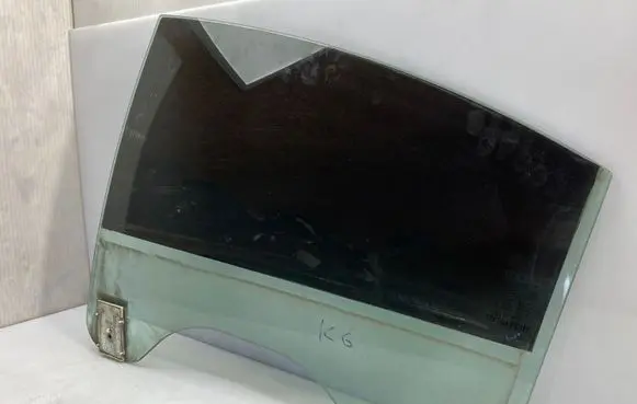 Mercedes-Benz CLS C219 Rear door window glass