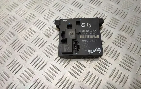 Mercedes-Benz E W211 Door control unit/module 2118703285