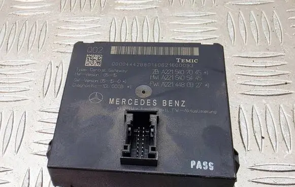 Mercedes-Benz S W221 Gateway control module A2215407045