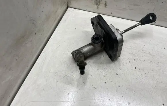 Hyundai Sonata Clutch slave cylinder 
