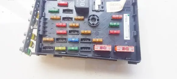 Volkswagen PASSAT B6 Fuse box set 3c0937125
