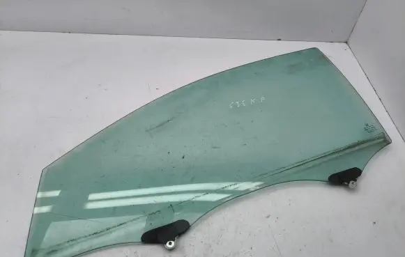 Honda CR-V Front door window glass four-door