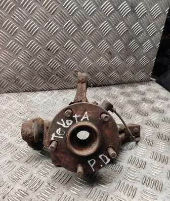 Toyota Corolla Verso AR10 Front wheel hub