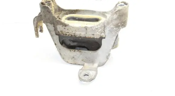 Chevrolet Orlando Engine mount bracket
