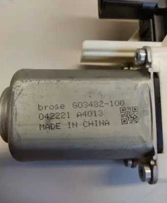 Tesla Model Y Rear window lifting mechanism without motor G03482100 042221A4013 0536014003