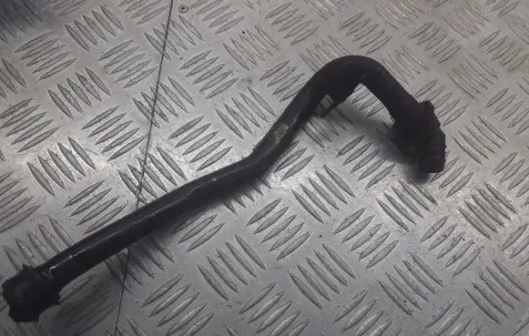 Volkswagen PASSAT B5 Engine coolant pipe/hose 058133607D
