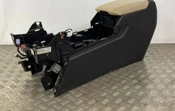 Jeep Grand Cherokee WL Center console
