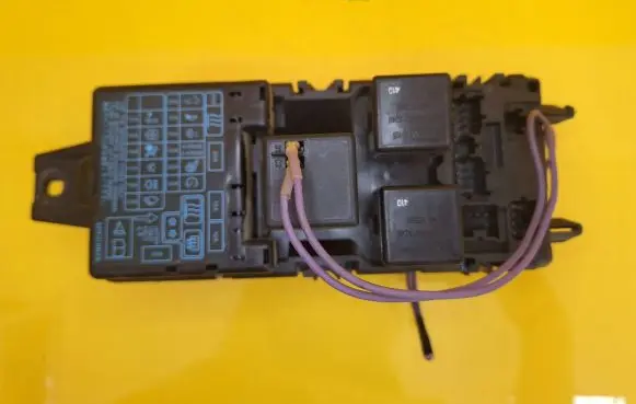 Mitsubishi Carisma Fuse module MB953355 MR318828
