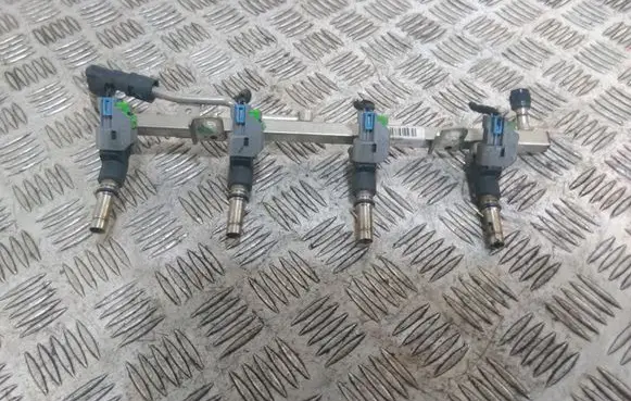 Opel Astra H Fuel injectors set 55559375