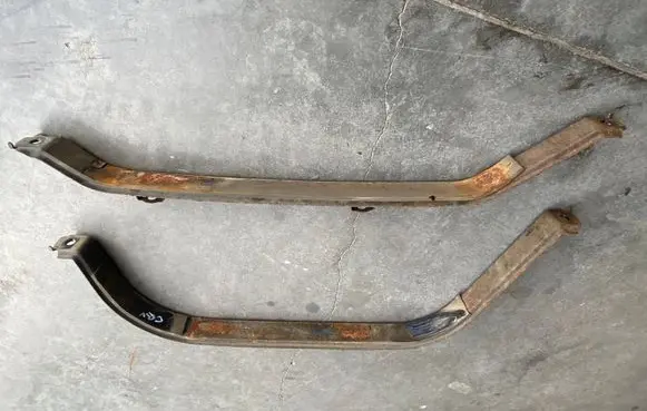 Honda CR-V Fuel tank mounting bracket