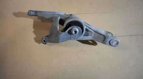 Porsche Cayenne (9Y0 9Y3) Engine mount vacuum valve 